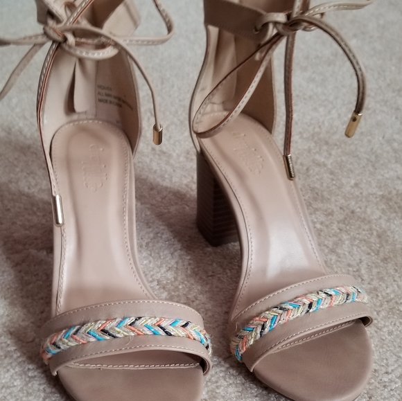 Heels - Picture 2 of 2